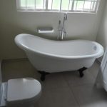 White bath on queen feet and toilet installed by FixAll in Durban North